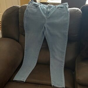 Levi's Women's Sky Blue Skinny Jeans